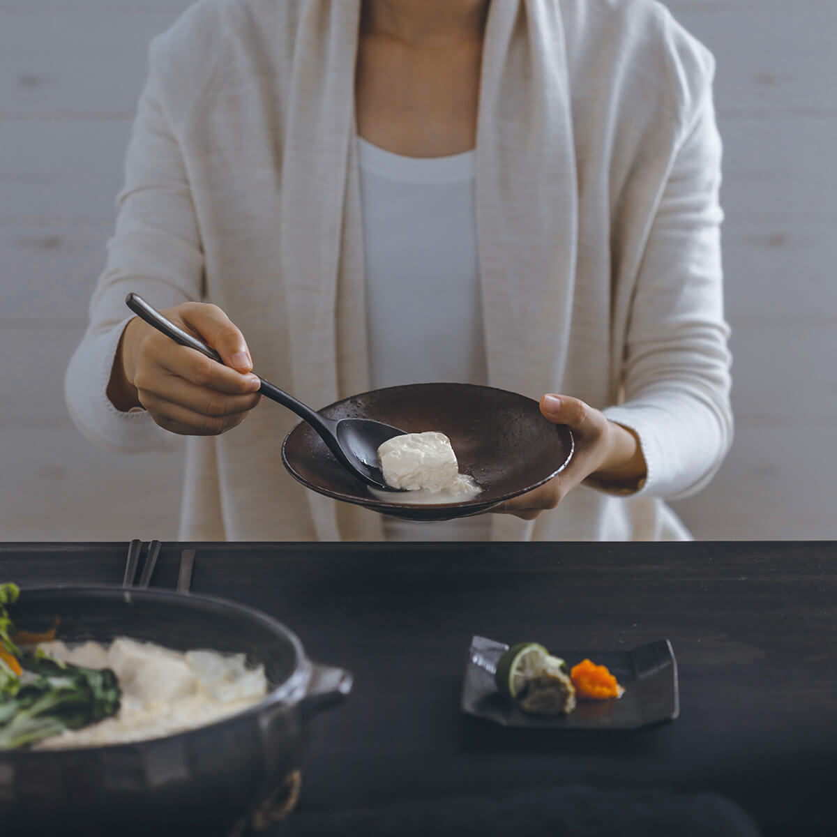 温泉湯豆腐3丁入り(胡麻だれ・ぽん酢付き)