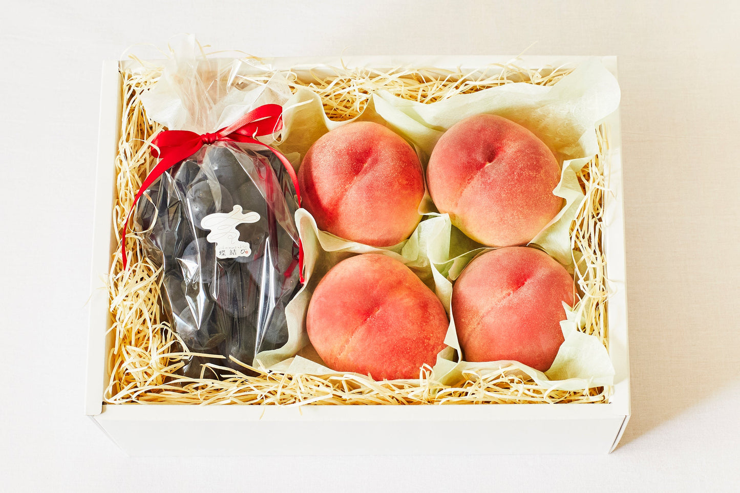 種なしピオーネと加納岩の桃