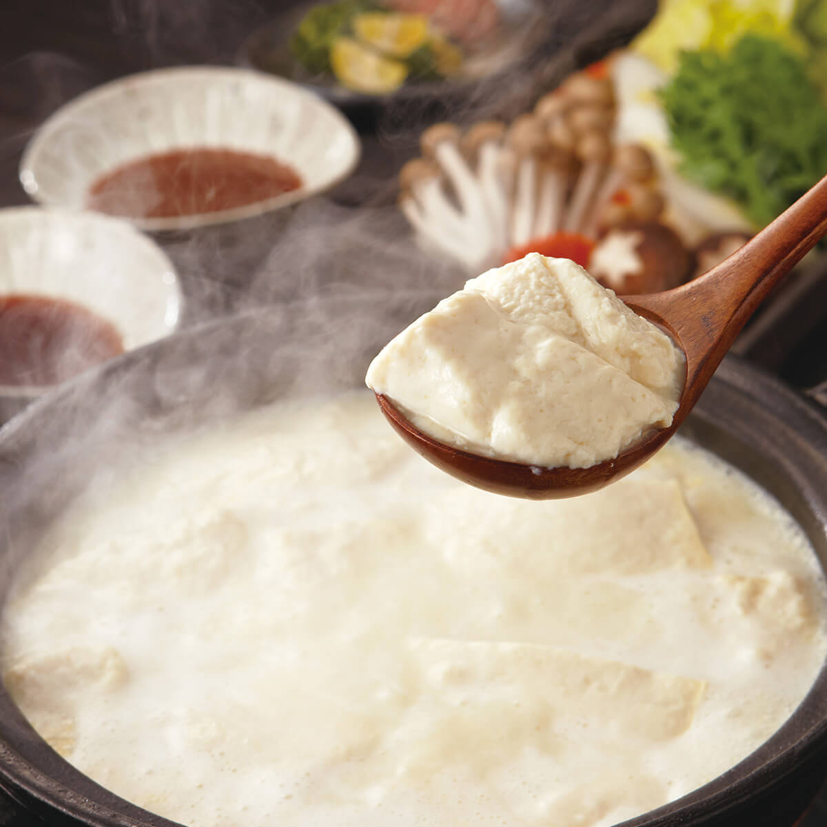 温泉湯豆腐２丁入り（胡麻だれ付き）