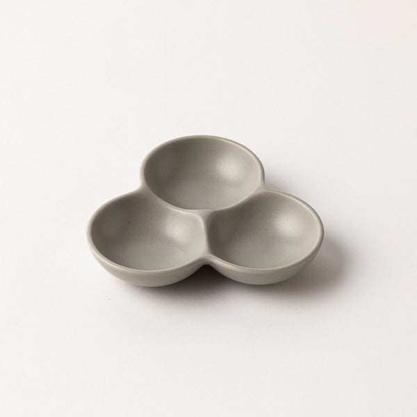 AKOMEYA TOKYO/ 仕切り薬味皿 三連 灰