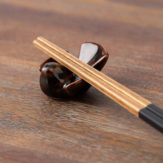 AKOMEYA TOKYO/ 波佐見焼 福良雀 箸置 飴茶