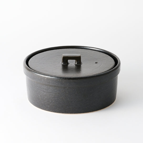 AKOMEYA TOKYO/ 有田焼 黒釉旨み土鍋 8寸（蓋付き）